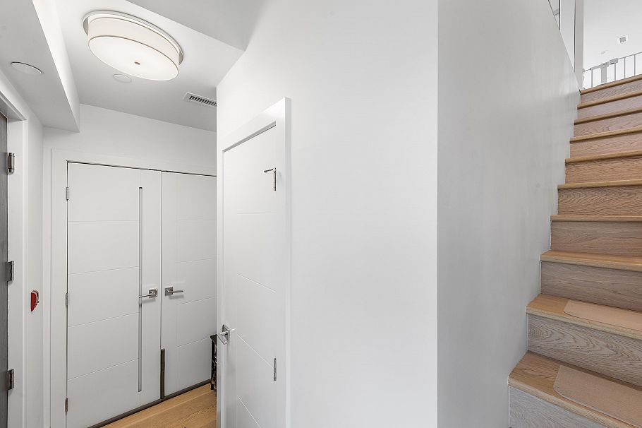 138 W Woodstock Avenue Vancouver, BC - 25