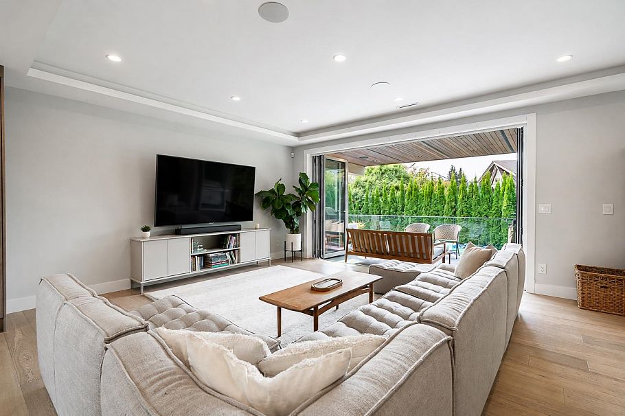 955 Forest Hills Drive North Vancouver, BC - 13