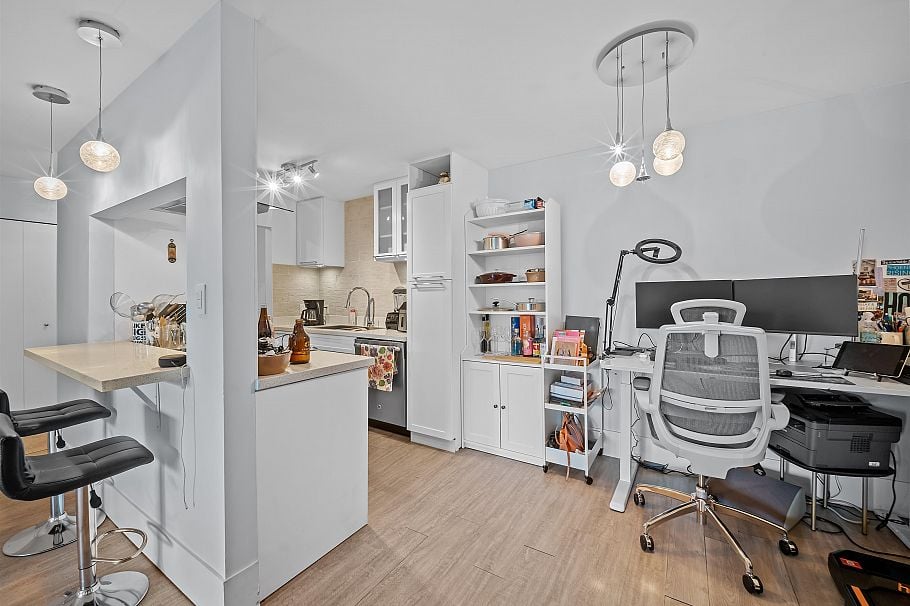 210 141 W 13th Street North Vancouver, BC - 15