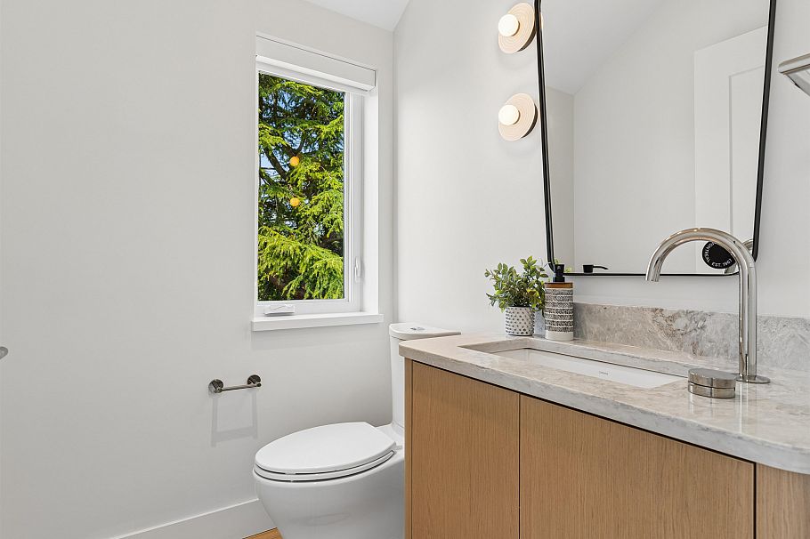 2 3058 W 34th Avenue Vancouver, BC - 30