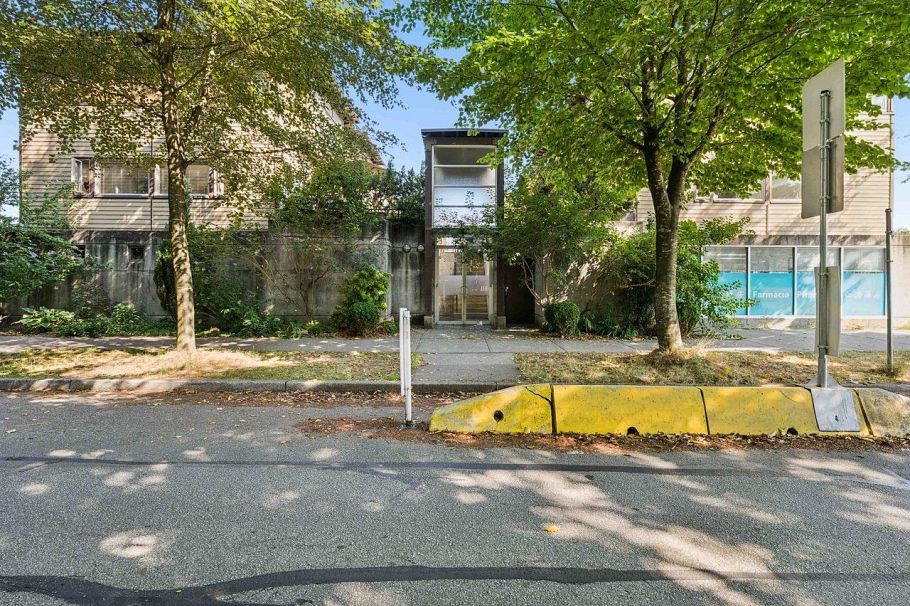 13 2389 Charles Street Vancouver, BC - 39