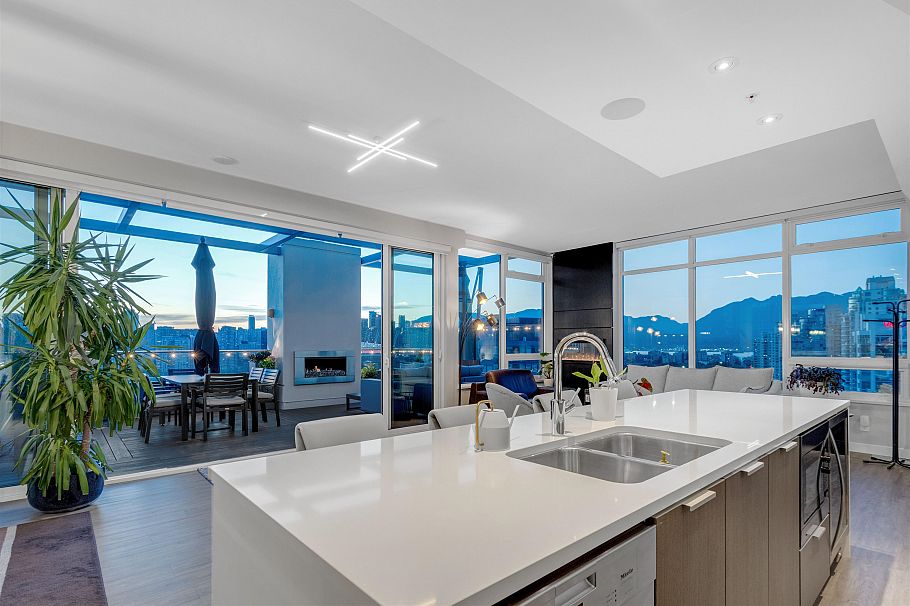 2101 110 Switchmen Street Vancouver, BC - 2