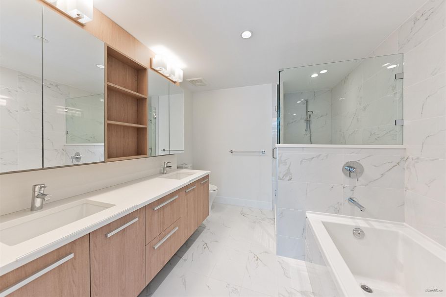 504 2780 Valley Centre Avenue North Vancouver, BC - 6