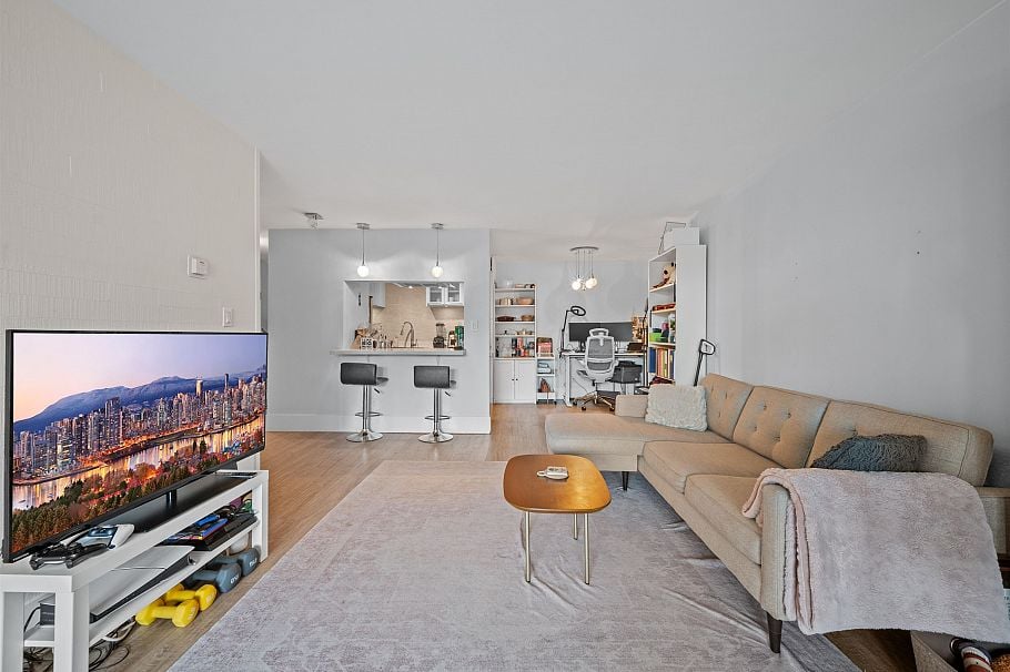 210 141 W 13th Street North Vancouver, BC - 7