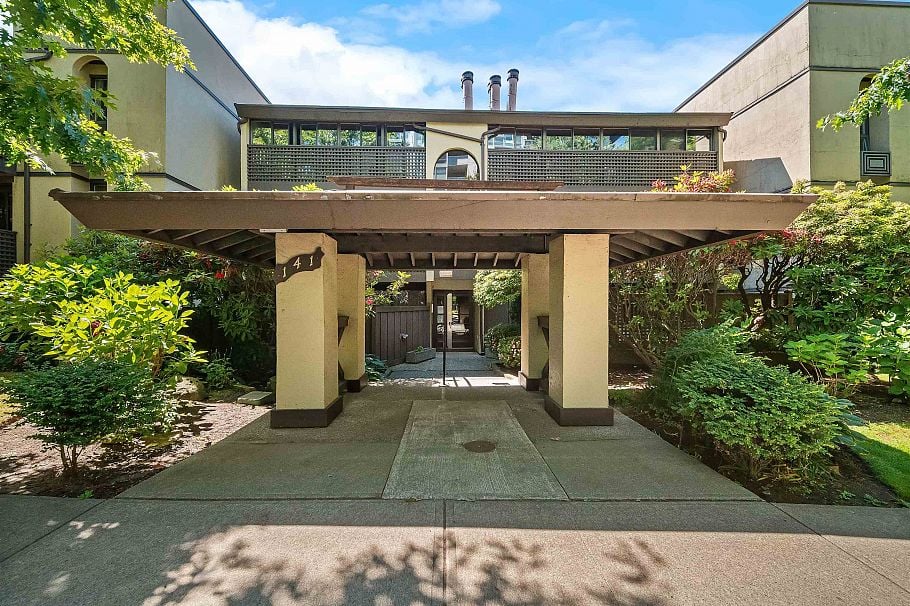 210 141 W 13th Street North Vancouver, BC - 1