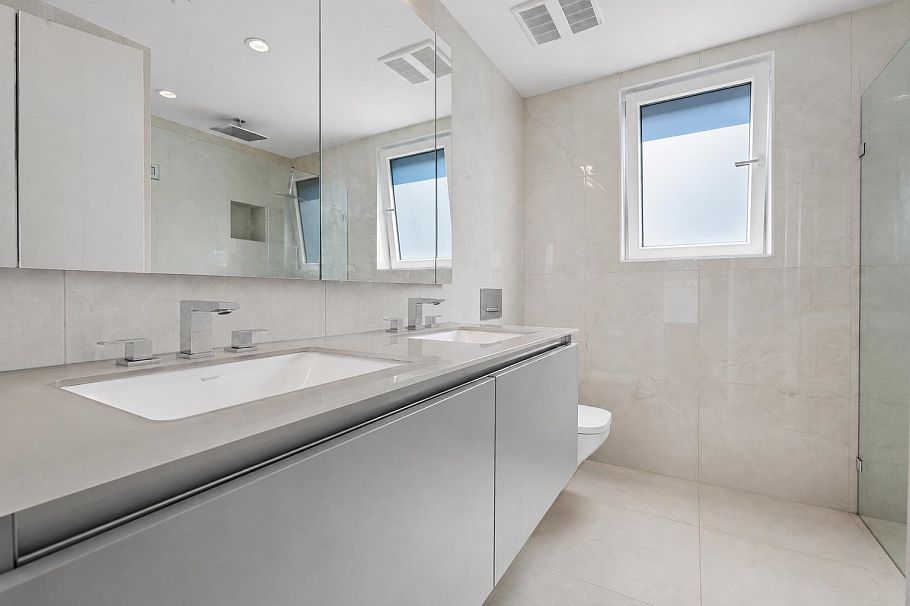 156 W Woodstock Avenue Vancouver, BC - 11
