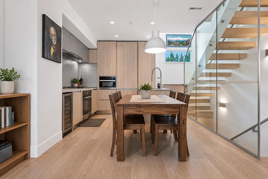 156 W Woodstock Avenue Vancouver, BC - 4