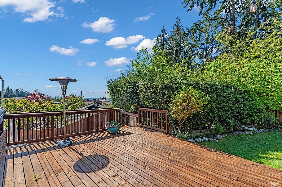 4323 Valencia Avenue North Vancouver, BC - 12