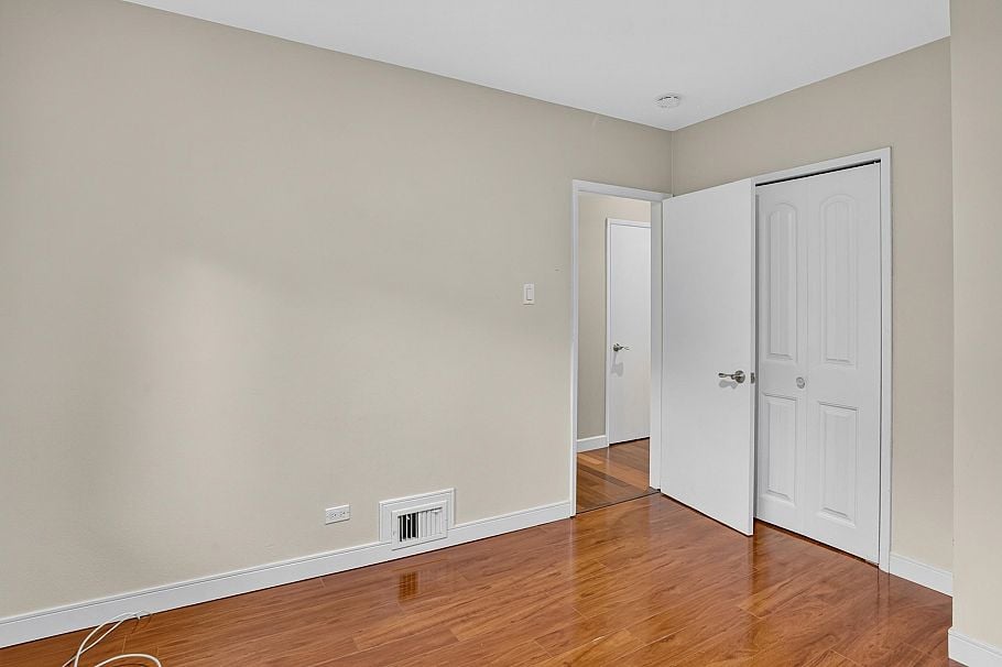 799 Donegal Place North Vancouver, BC - 32