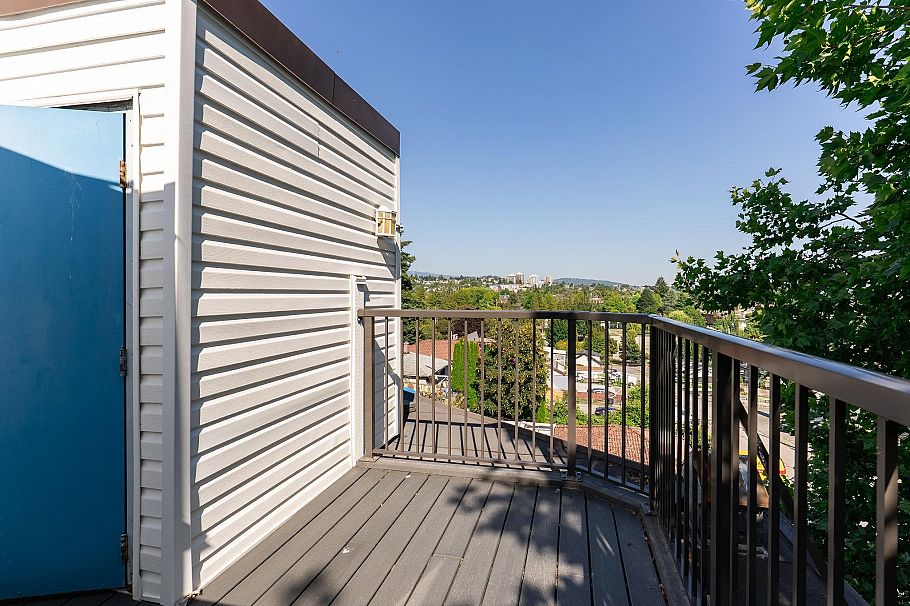 219 2910 E Pender Street Vancouver, BC - 26