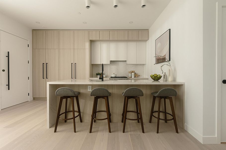 1 2755 W 11th Avenue Vancouver, BC - 5