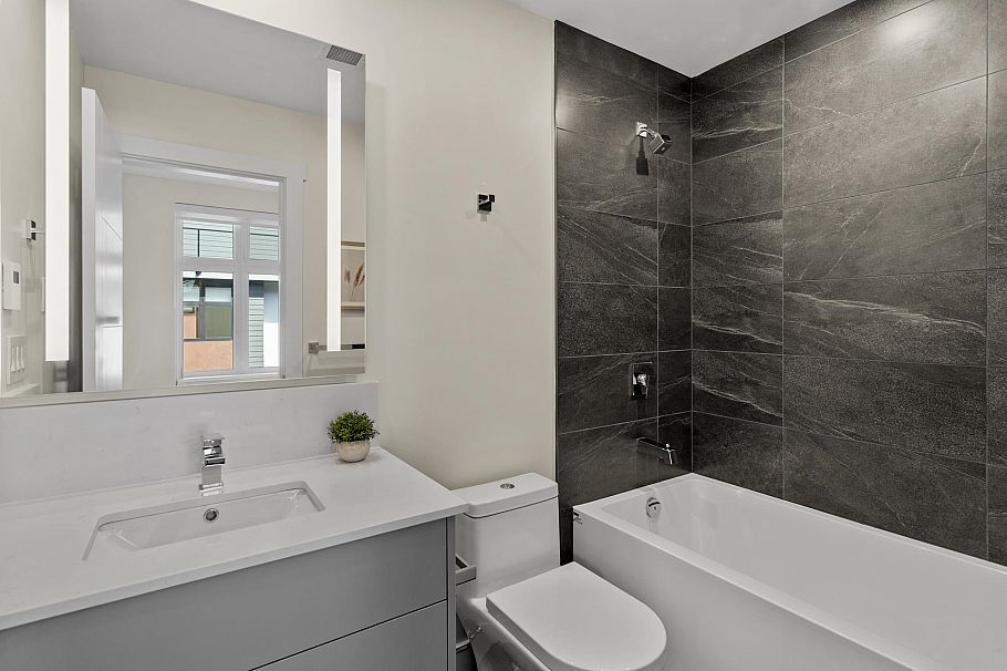 311 342 Mountain Highway North Vancouver, BC - 24