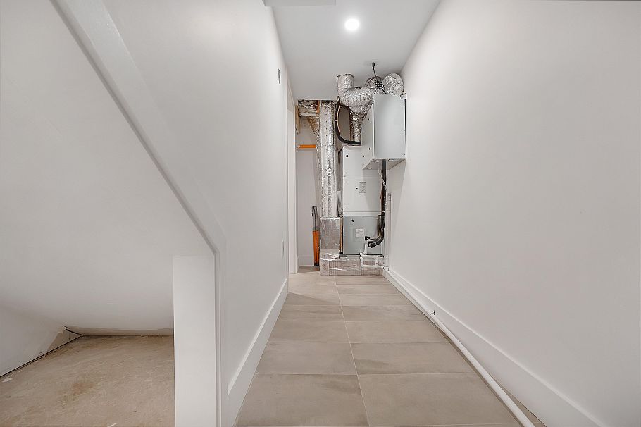 265 W 6th Street North Vancouver, BC - 23