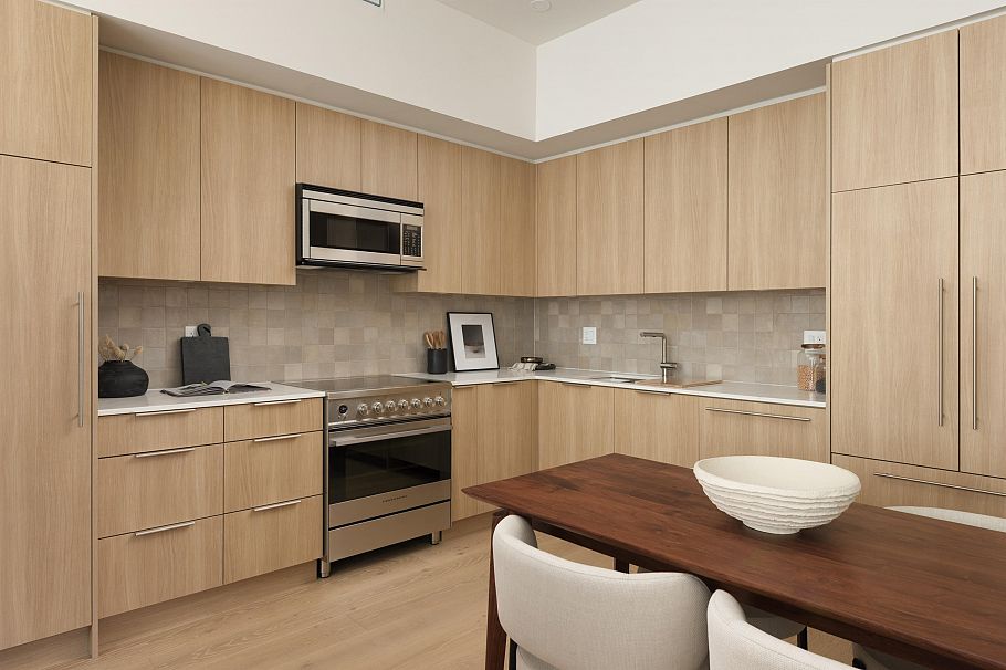 593 E 49th Avenue Vancouver, BC - 6