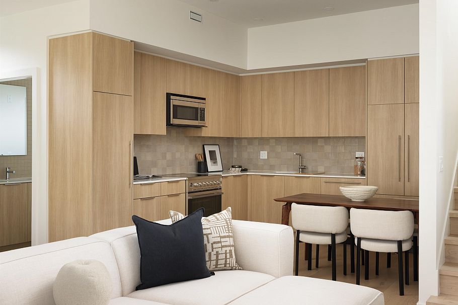 593 E 49th Avenue Vancouver, BC - 7