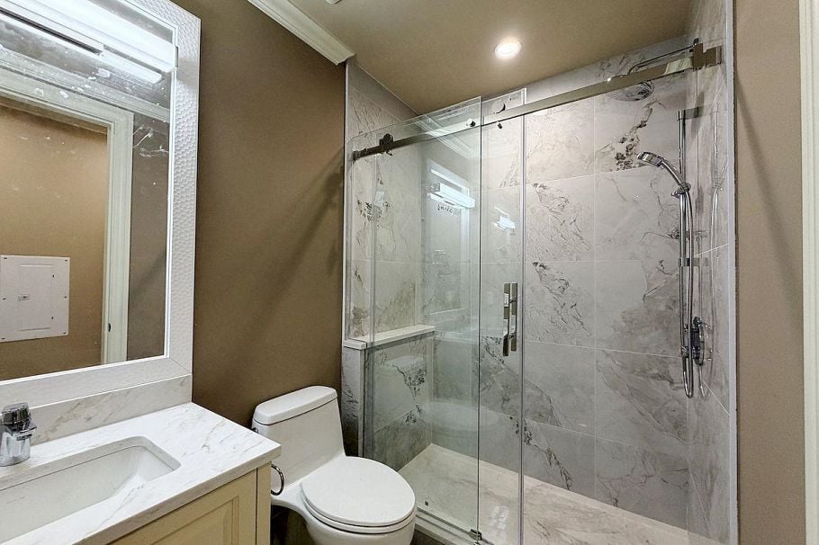 2 38xx W   36TH AVENUE, Vancouver BC V6N 2S5 Vancouver, BC - 2