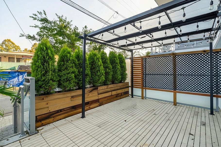 204 2435 Kingsway Vancouver, BC - 3