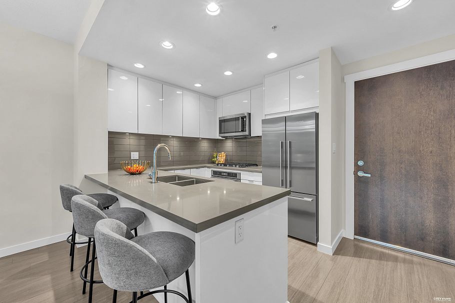 315 255 W 1st Street North Vancouver, BC - 1