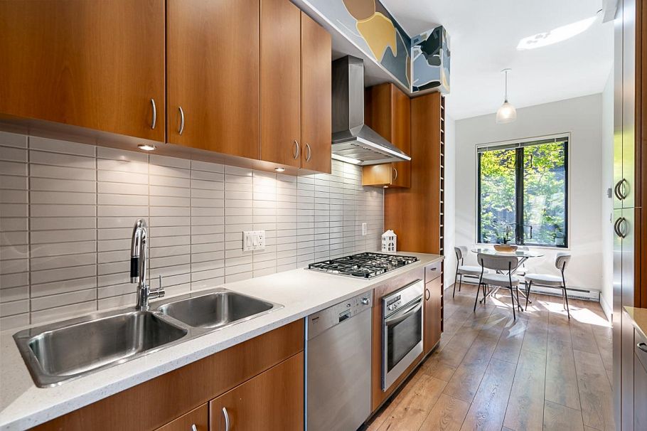 1 1425 W 11th Avenue Vancouver, BC - 5