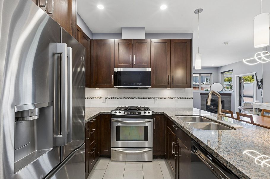 303 116 W 23rd Street North Vancouver, BC - 10