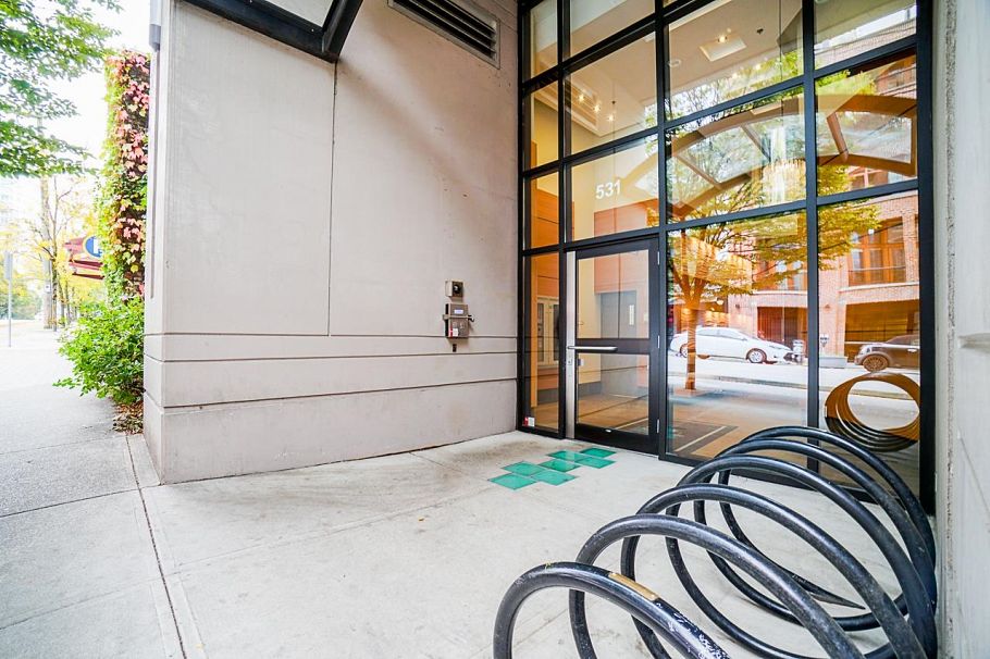 205 531 Beatty Street Vancouver, BC - 3