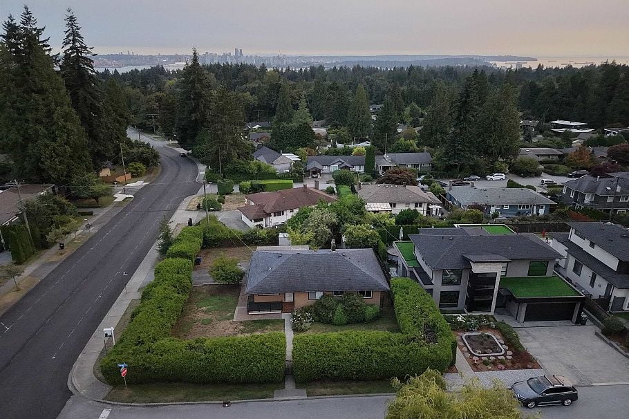 799 Donegal Place North Vancouver, BC - 36