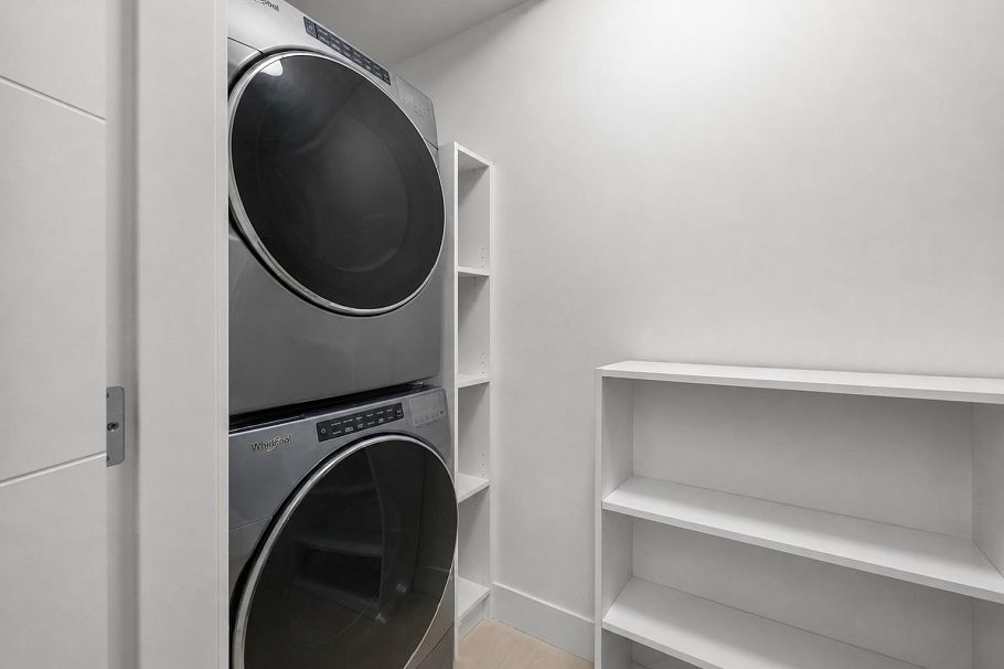 138 W Woodstock Avenue Vancouver, BC - 26