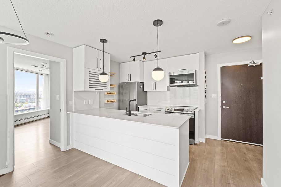 2202 689 Abbott Street Vancouver, BC - 3