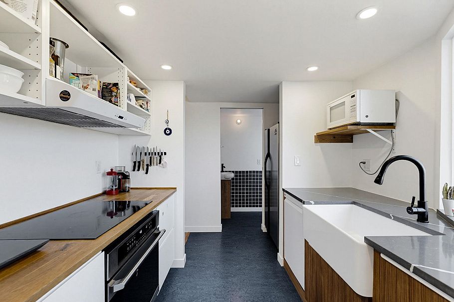 219 2910 E Pender Street Vancouver, BC - 7