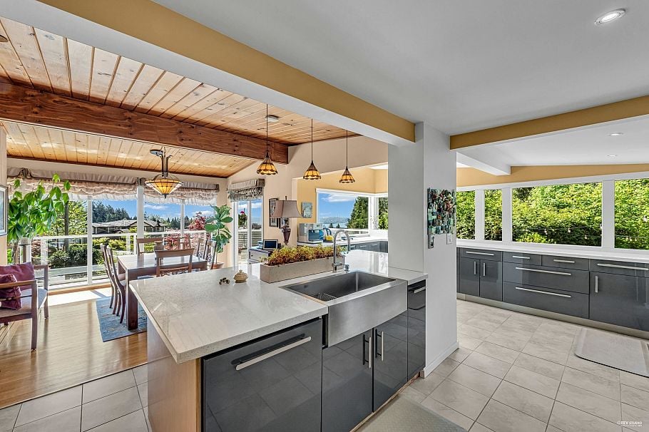 4323 Valencia Avenue North Vancouver, BC - 5