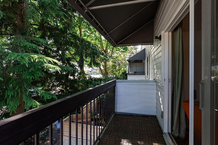 219 2910 E Pender Street Vancouver, BC - 5