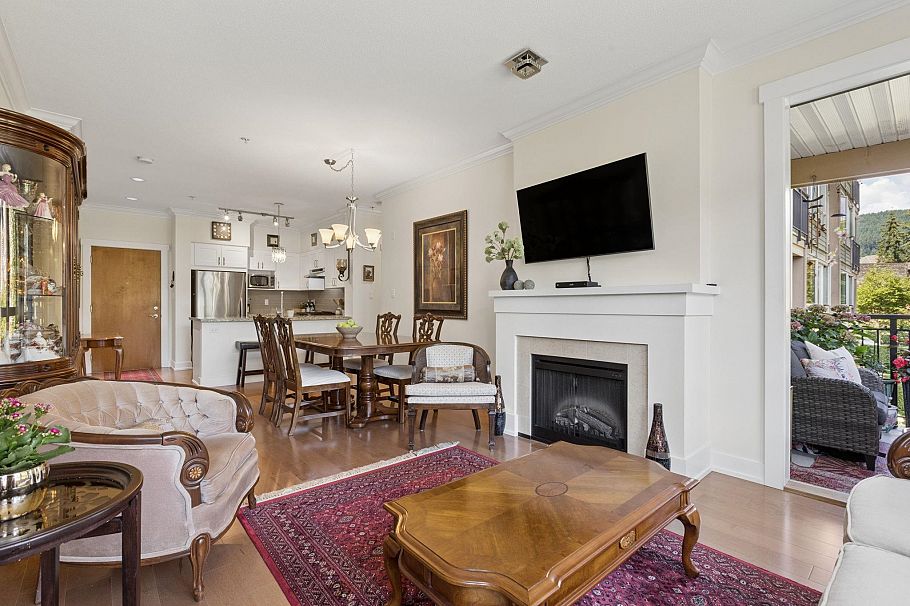203 1111 E 27th Street North Vancouver, BC - 2