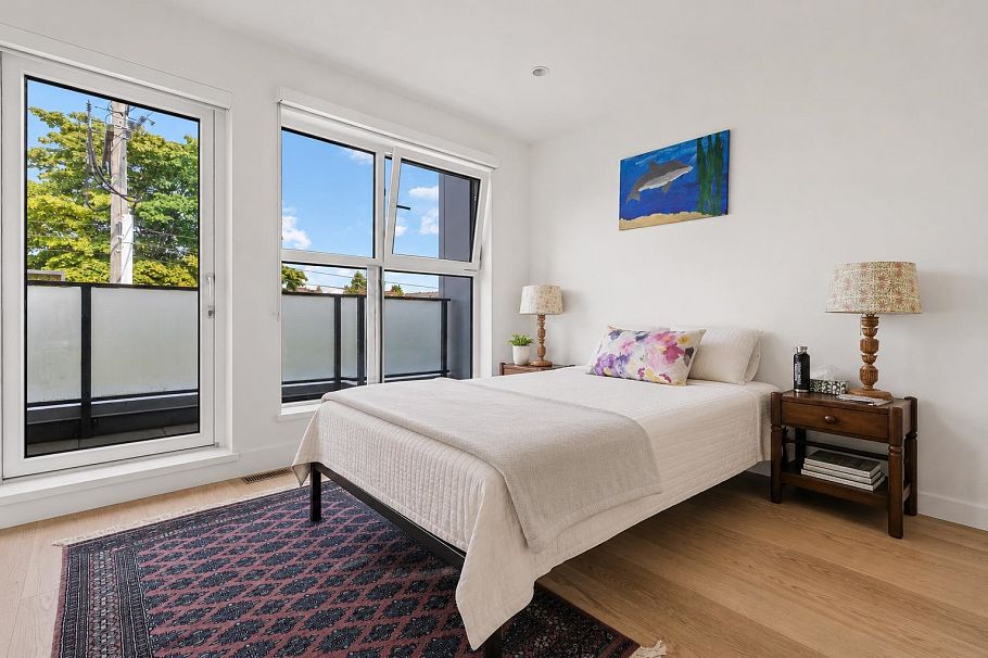 156 W Woodstock Avenue Vancouver, BC - 8