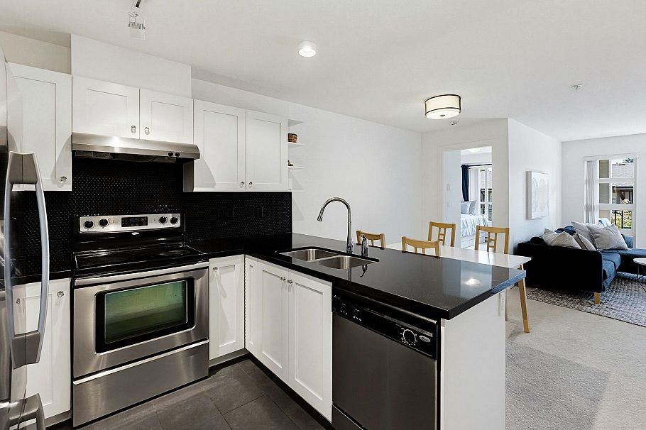 213 738 E 29th Avenue Vancouver, BC - 9