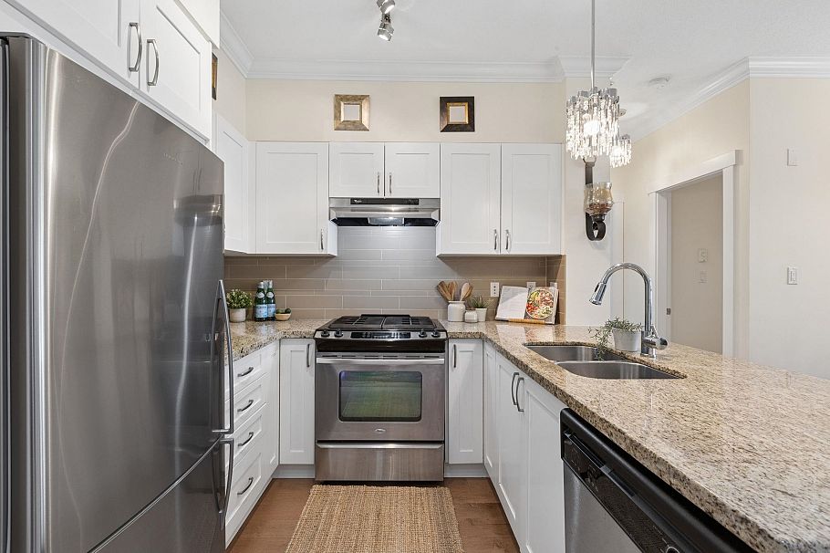 203 1111 E 27th Street North Vancouver, BC - 9