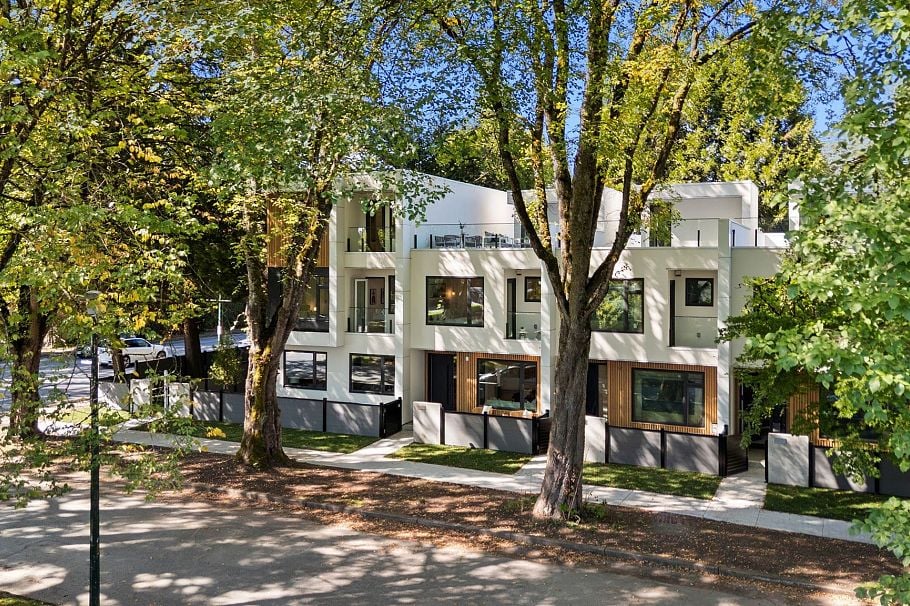 3 1491 Devonshire Crescent Vancouver, BC - 2
