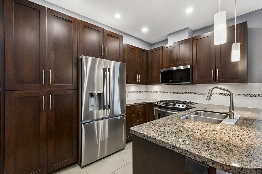 303 116 W 23rd Street North Vancouver, BC - 9