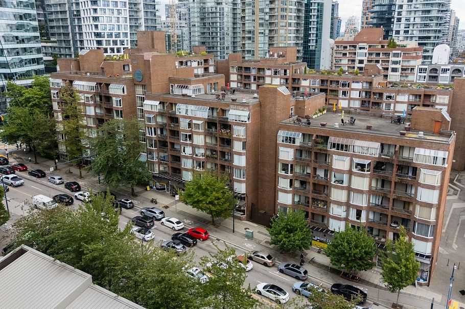 304 1330 Burrard Street Vancouver, BC - 3