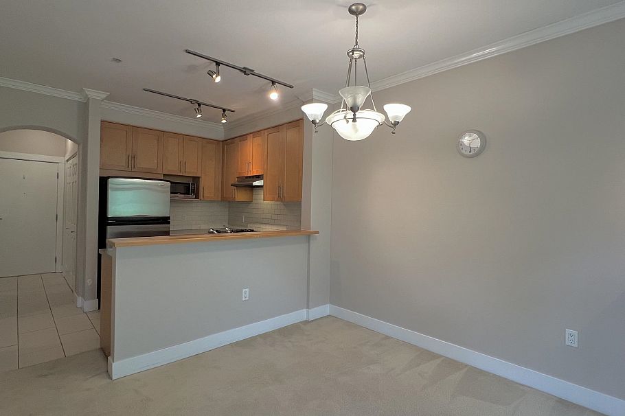 425 2083 W 33rd Avenue Vancouver, BC - 4