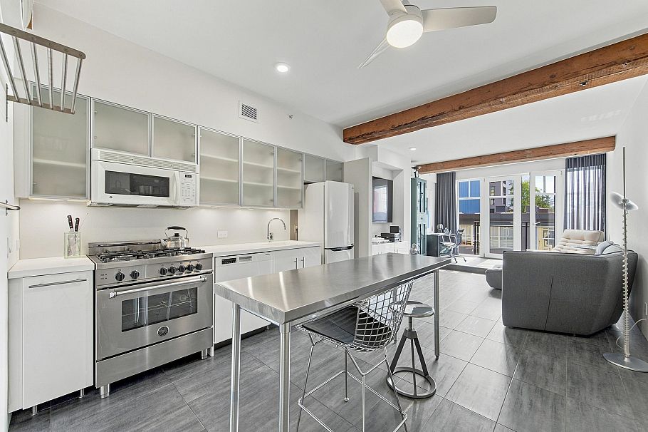 308 1275 Hamilton Street Vancouver, BC - 2