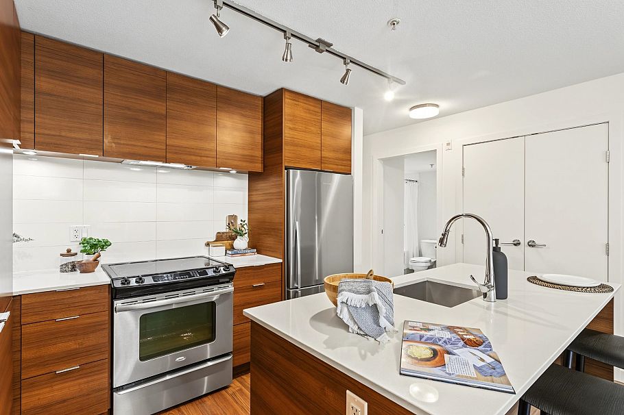 210 1677 Lloyd Avenue North Vancouver, BC - 10