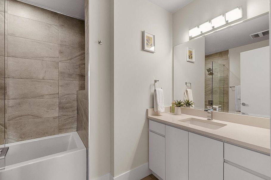 206 1591 Bowser Avenue North Vancouver, BC - 23