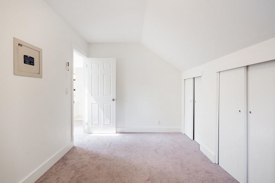 242 W 21st Avenue Vancouver, BC - 21