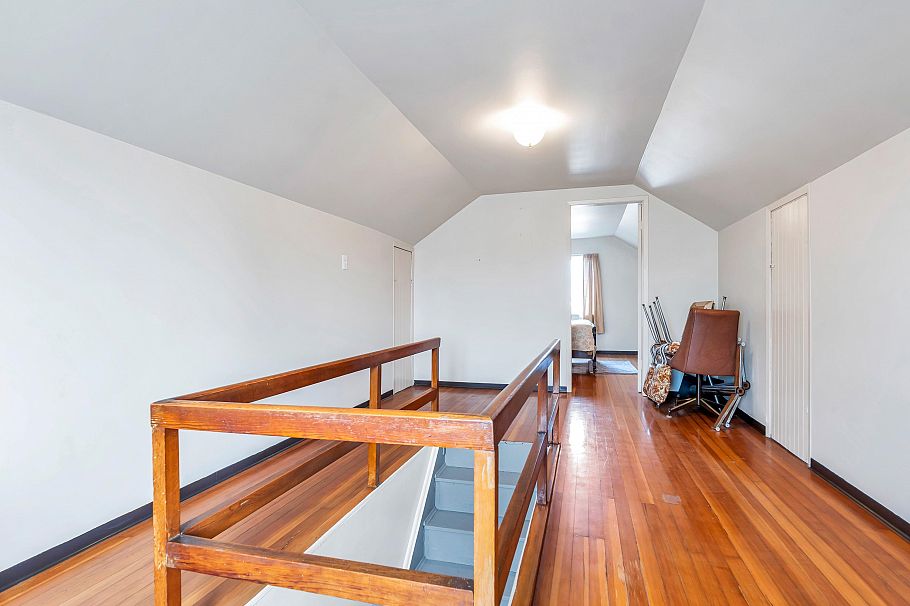 2560 Adanac Street Vancouver, BC - 15