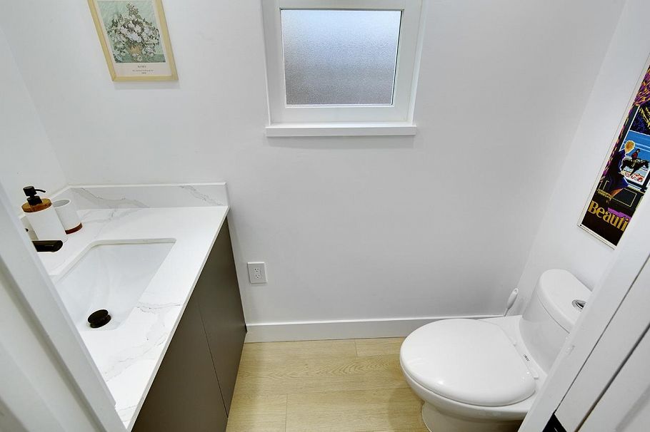 2977 W 6th Avenue Vancouver, BC - 24