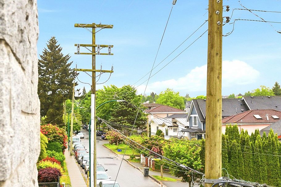 201 4338 Commercial Street Vancouver, BC - 32