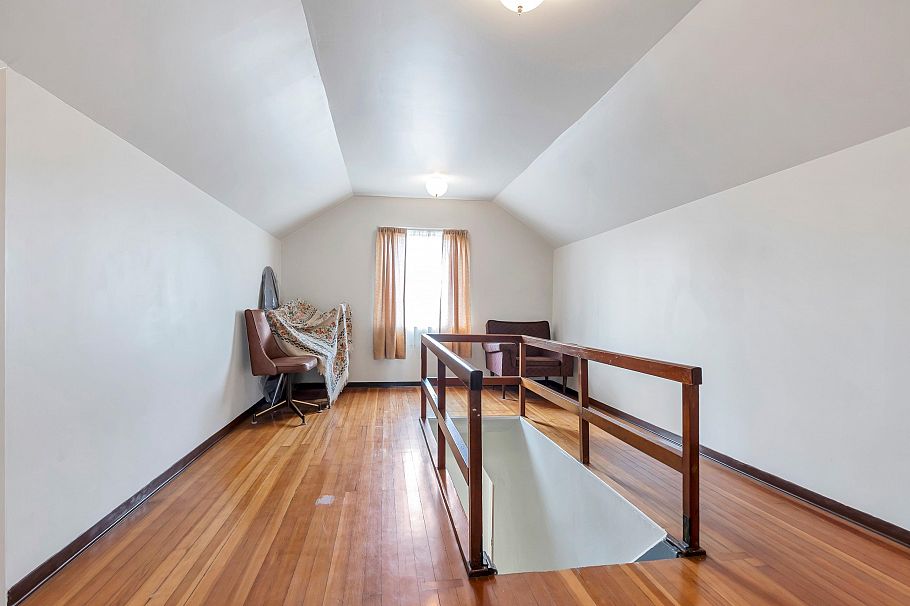 2560 Adanac Street Vancouver, BC - 14