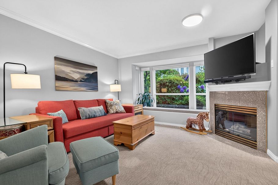 109 225 E 6th Street North Vancouver, BC - 4