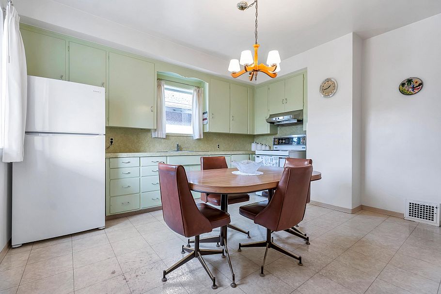 2560 Adanac Street Vancouver, BC - 6