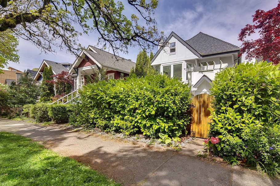 2977 W 6th Avenue Vancouver, BC - 2